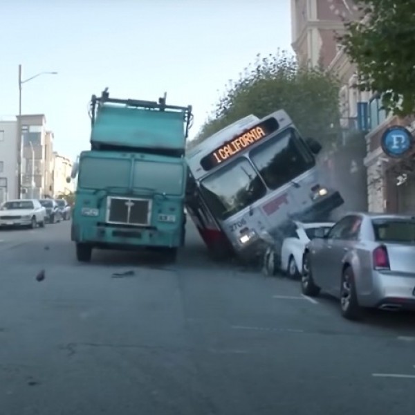 Како се подготвуваат екстра спектакуларни сцени на уништување возила во филмовите
