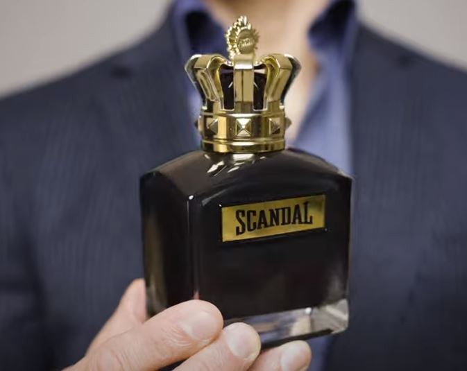 Scandal Le Parfume: Мирис за силни мажи кои знаат што сакаат