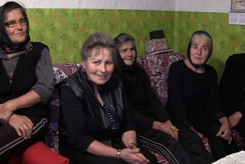 5 сестри од Босна цел живот носеа црнила поради една работа: Тие никогаш не се омажиле, немаат ни лична карта и вака ги нарекуваат