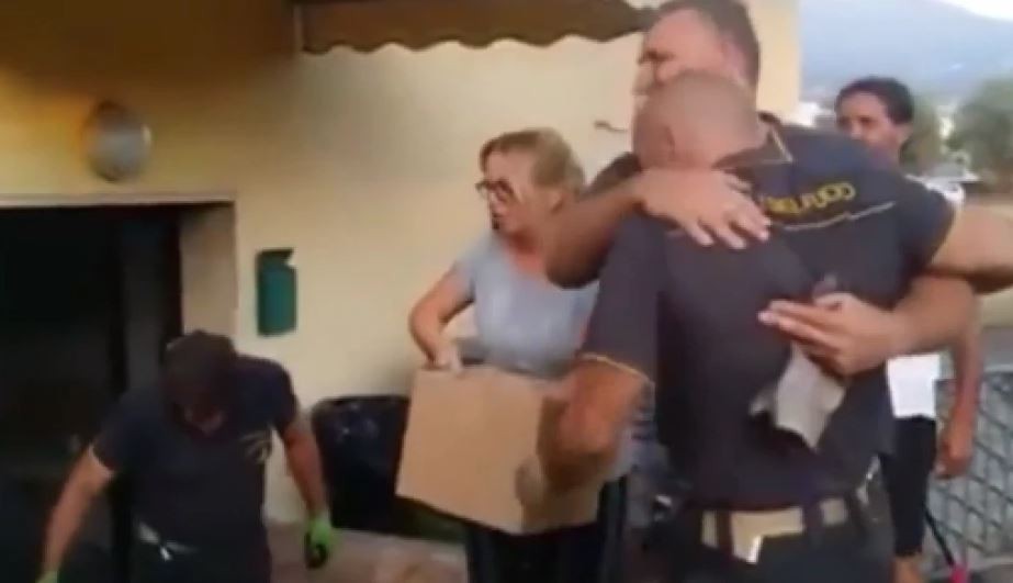 Пожарникар со сопругата 10 години се обидувале да имаат дете: Потоа нашол кутија која засекогаш му го променила животот