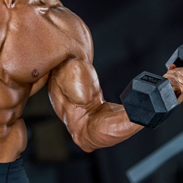 Сакате силни и големи мускули: Задолжителна вежба за тренирање на бицепсите