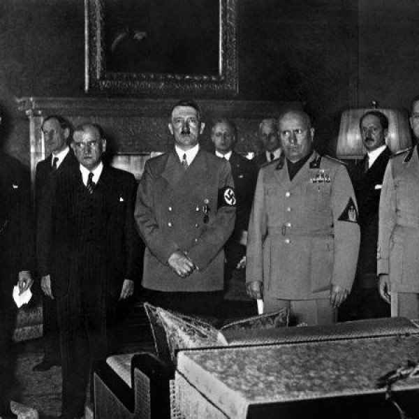 Автобиографијата на телохранителот на Фирерот открива: Како изгледале последните моменти на Хитлер?