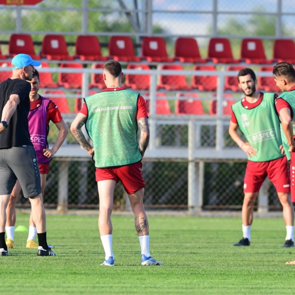 ФОТОГАЛЕРИЈА: Македонските репрезентативци го одработија првиот тренинг