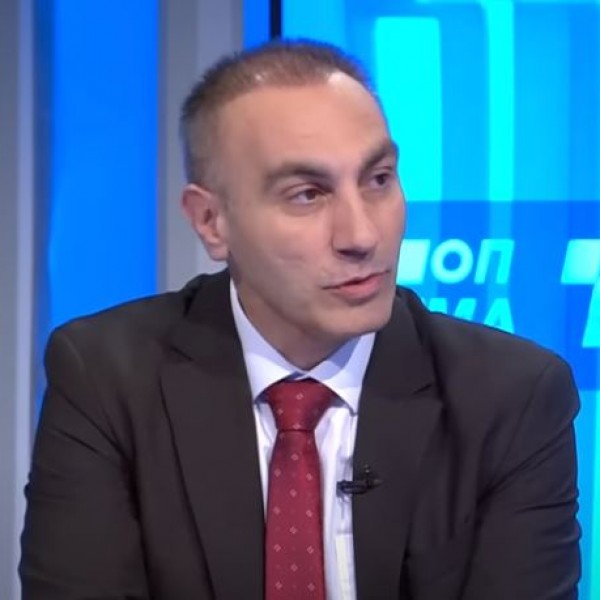 ГРУБИ НАПОЛНИ 46 ГОДИНИ: Свеќичката ја дуваше заедно со своите деца