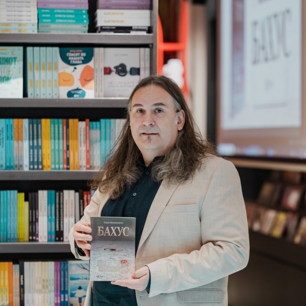 Сашо Кузмановски: За да можат македонските крими-романи да ги надминат физичките граници на државата, првин треба да ги видиме во внатрешните граници