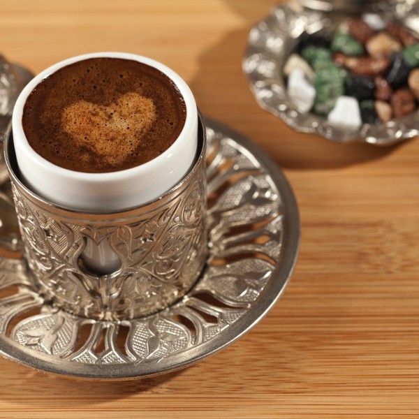 Турците веруваат дека ако овие две состојки се додадат во кафето ќе живеете долго и многу здраво: Напивка за долговечност