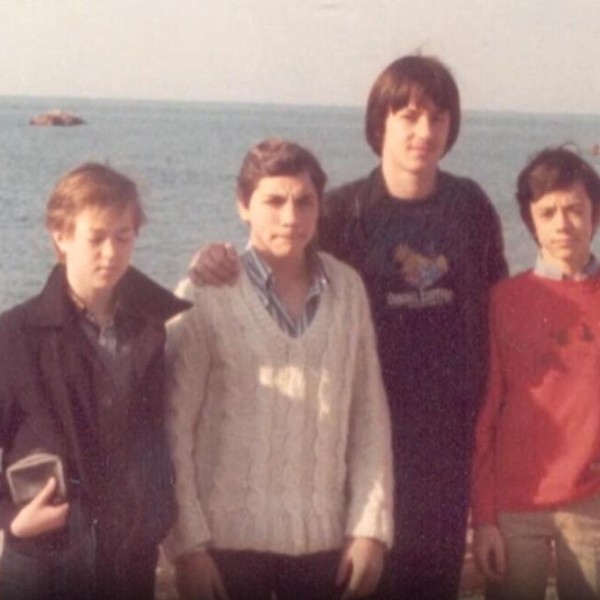 Четворица другари се сликаа на плажа: Не ни помислија дека истиот ден ќе се борат за живот во една од најголемите трагедии во Југославија