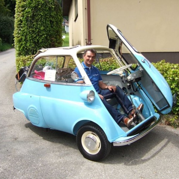 Најмалиот автомобил кој некогаш се возеше во Југославија: Вратите му се отвораа од напред