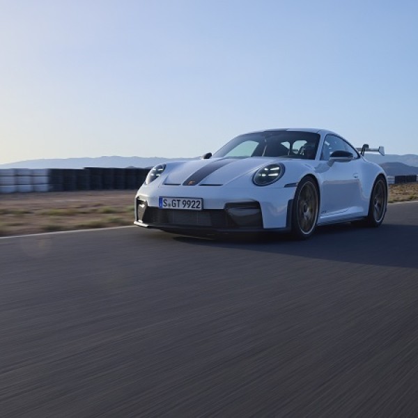 ПРЕМИЕРА: Претставени новите Porsche  911 GT3 и 911 GT3 со Touring пакет