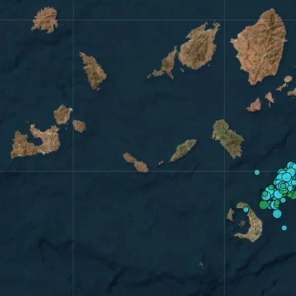 Опасно: Земјотресите го тресеат грчкиот остров Санторини на распон од неколку минути