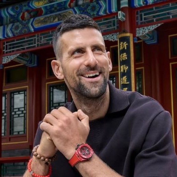 Ѓоковиќ имаше го покажа мистериозниот предмет од кој не се одвојува: „Ми даде доктор од Србија...“
