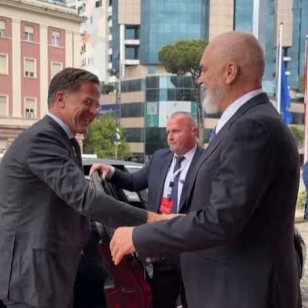 „Европа дојде во маало: Тирана стана главен град на континентот за еден ден- Самит на Европската политичка заедница