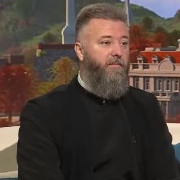 „Ова е првата работа што ја вели ѓаволот кога ќе влезе во човекот – една реченица никако да не ја изговорите, ни на шега“, тврди отец Предраг