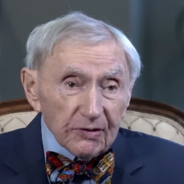 Роден е во 1922 година: Најстариот лекар сè уште предава на студенти – а има 4 тајни за долголетноста