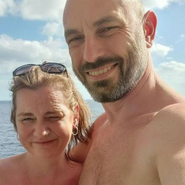 „Работам на нудистичка плажа, гола ги служам гостите“: Хелена открива што се случува кога ќе се „возбудат“ мажите