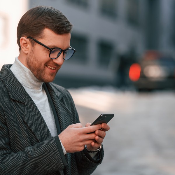 Поголеми се шансите дека ќе си фатите девојка ако имате iPhone