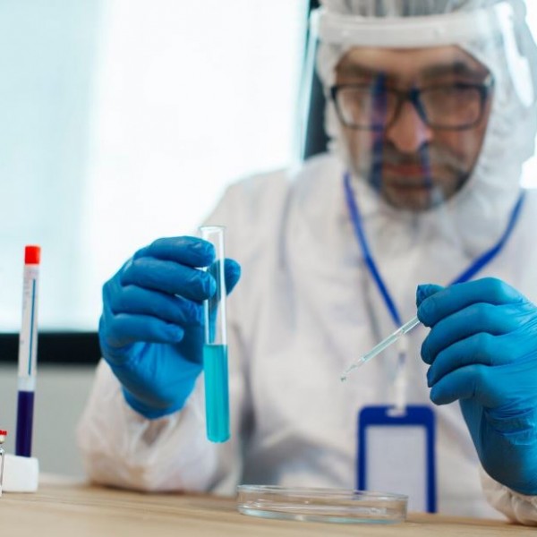 „Франкенштајн“ ја зафати Европа: Нова варијанта на коронавирус под надзор - сите се жалат на еден симптом