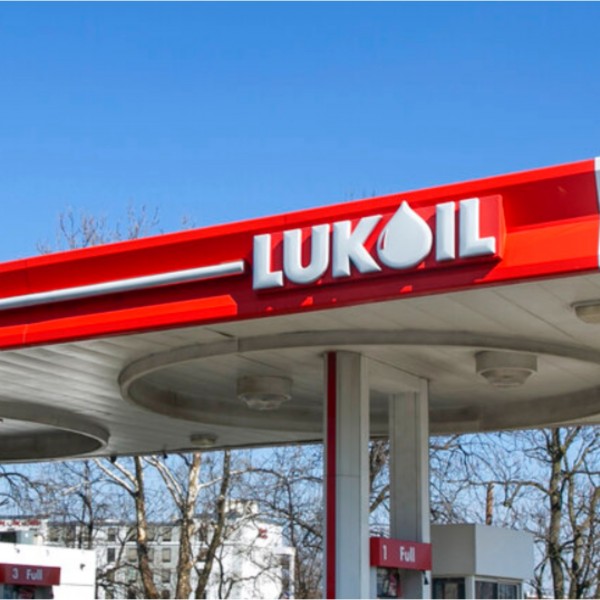 КОЈ Е НОВИОТ СОПСТВЕНИК КОЈ ГО КУПУВА ЛУКОИЛ: Мистериозен купувач од Шведска поврзан со руски олигарси