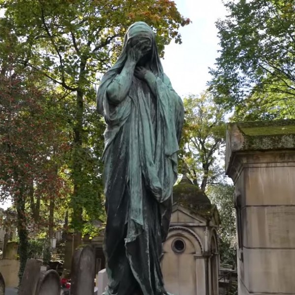 На оваа лотарија, среќниот добитник добива гробно место