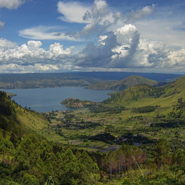 Земја каде што се зборуваат повеќе од 700 јазици: Еден во училиште, друг дома, трет на работа