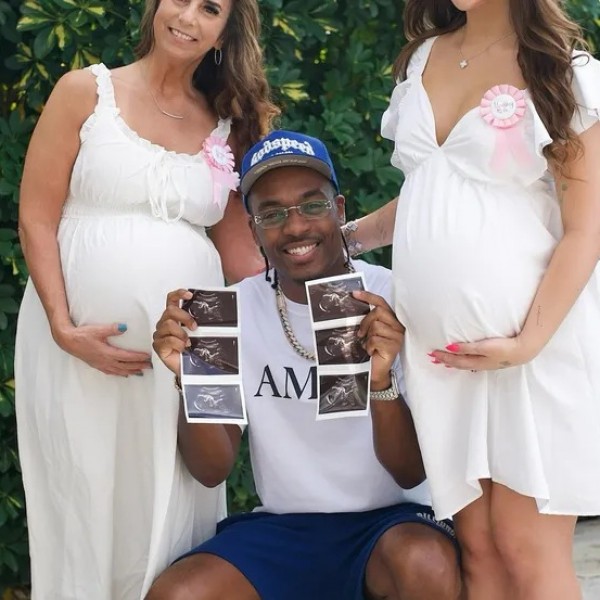 Популарен јутјубер објави дека затруднел мајка и ќерка во исто време: Очекувам близнаци со двете