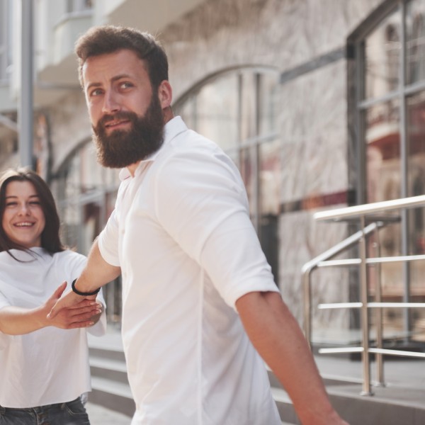 Каде завршува мајчиниот дом, а каде почнува бракот? Мажите и границите со примарното семејство