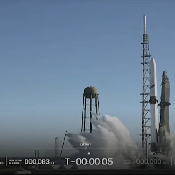 Безос влезе во историјата: Лансираше мисија на Марс, ракетниот бустер успешно слета на Земјата ВИДЕО