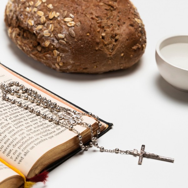 Библијата е најсвета книга во христијанството: Скоро сѐ се оствари од пророштвата, дали и ова???