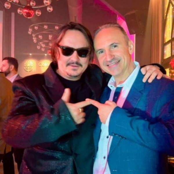 Еден кадар е мал да ја собере величината на овие две музички легенди: Фотографија од епохално значење и порака на Пере која открива многу