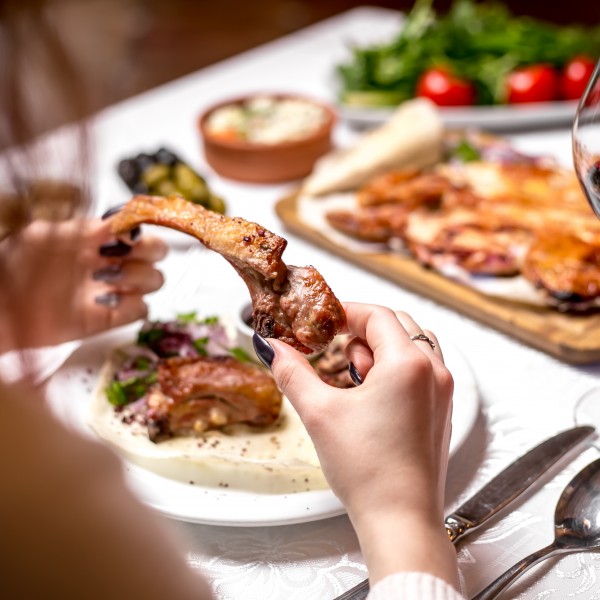 Во светот е луксуз, но кај нас е секојдневна традиција: Еве на кое месо треба да му дадете предност за време на празниците