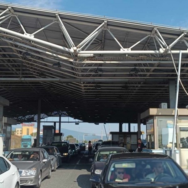 ПОВТОРНО БЛОКАДА НА ГРЧКИТЕ ГРАНИЦИ: Продолжуваат протестите на грчките земјоделци